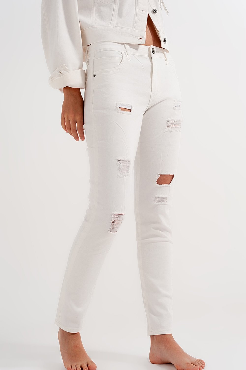 Slim Jeans in White With Distressing