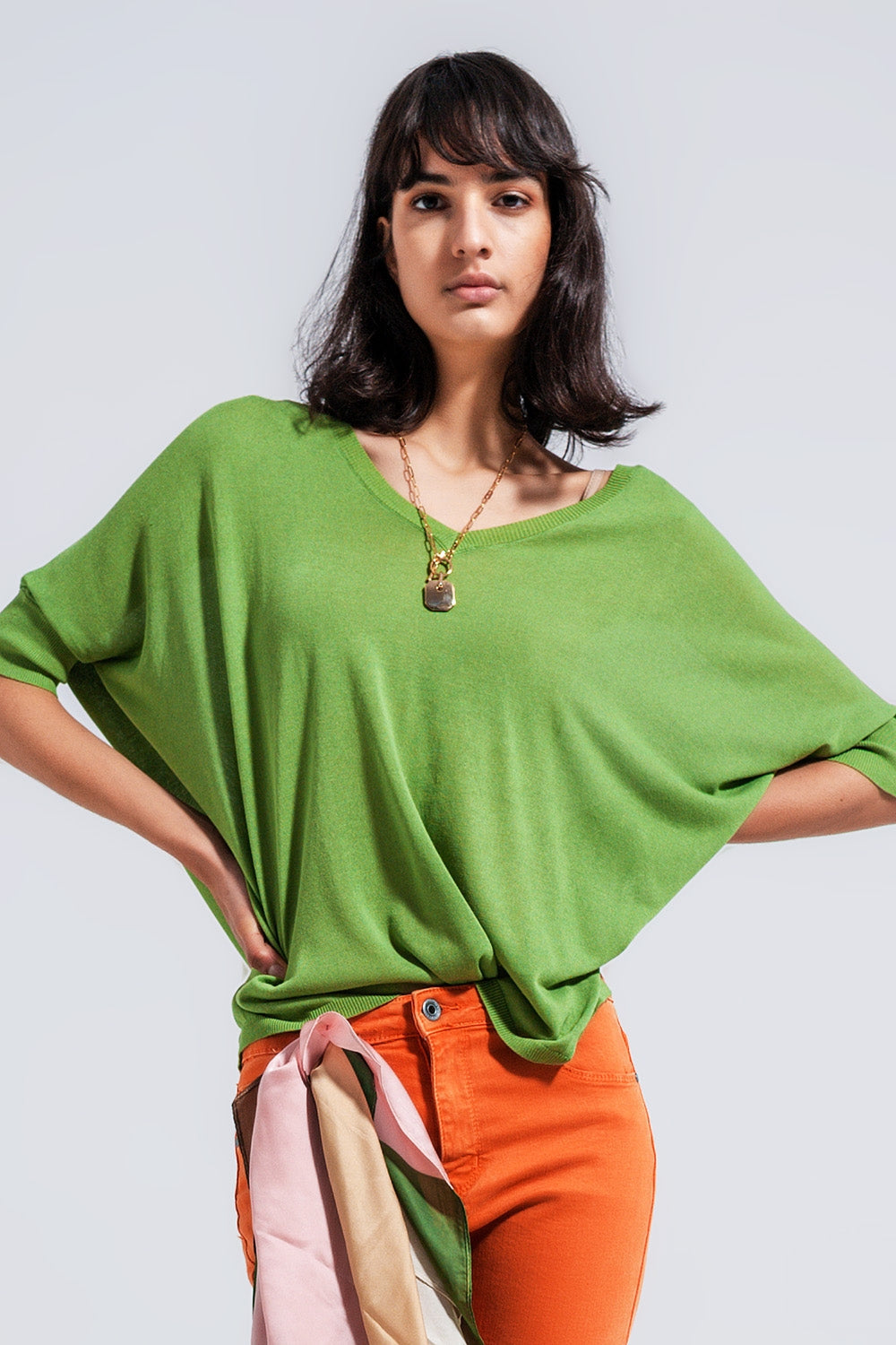 Short Sleeve Sweater in v Neck in Green
