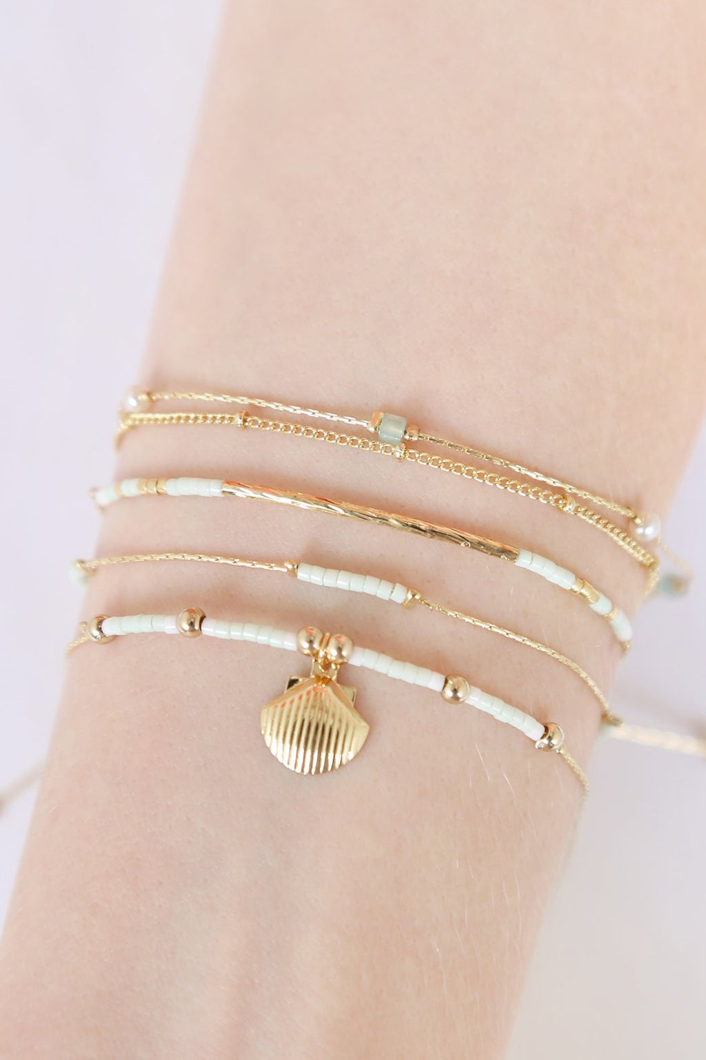Cast Metal Clam Shape Charm Bracelet
